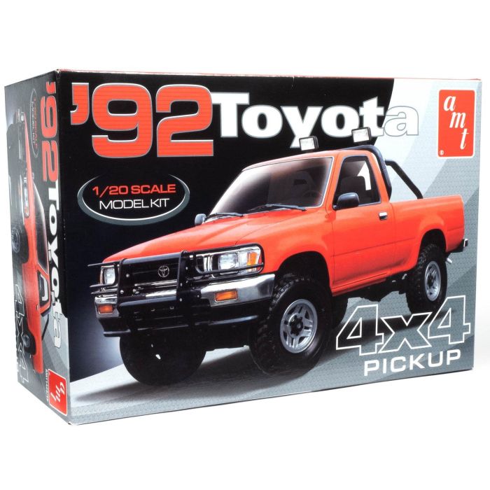 AMT 1:20 1992 Toyota Hilux 4x4 Pickup Plastic Model Car Kit