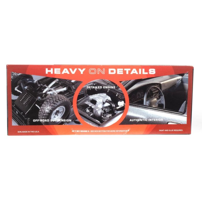 AMT 1:20 1992 Toyota Hilux 4x4 Pickup Plastic Model Car Kit
