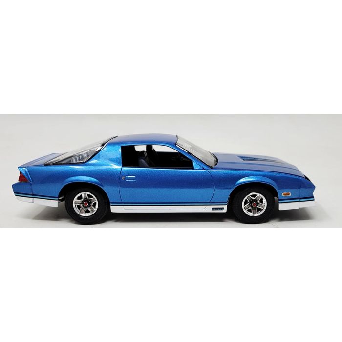 Atlantis Models 1:32 1982 Chevrolet Chevy Camaro Z28 Car Plastic Model Kit