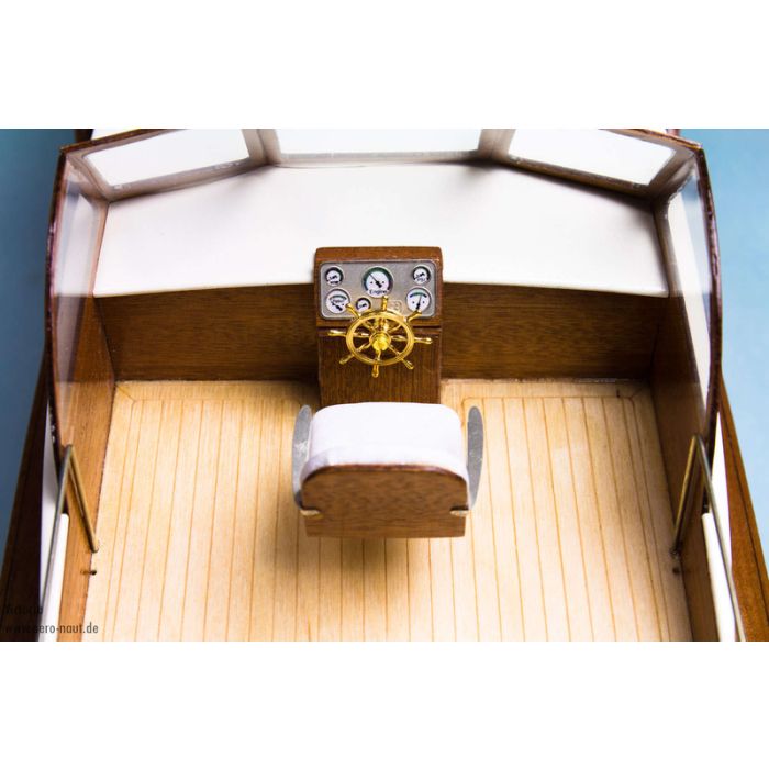 Victoria RC Luxury Motor Yacht, Classic 1960s Period Aero-Naut Wooden Kit 