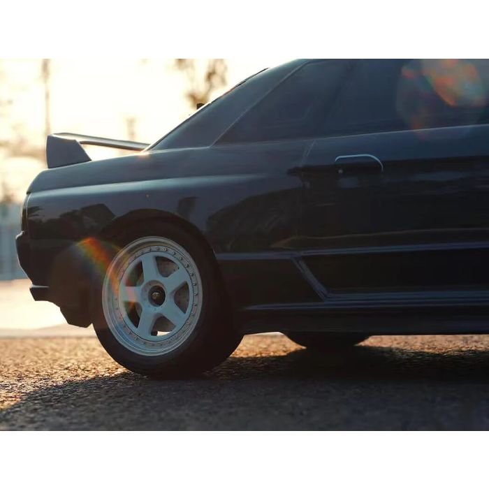 Carisma 1:8 M48S Nissan Skyline GT-R R32 Godzilla Brushless RTR RC Car