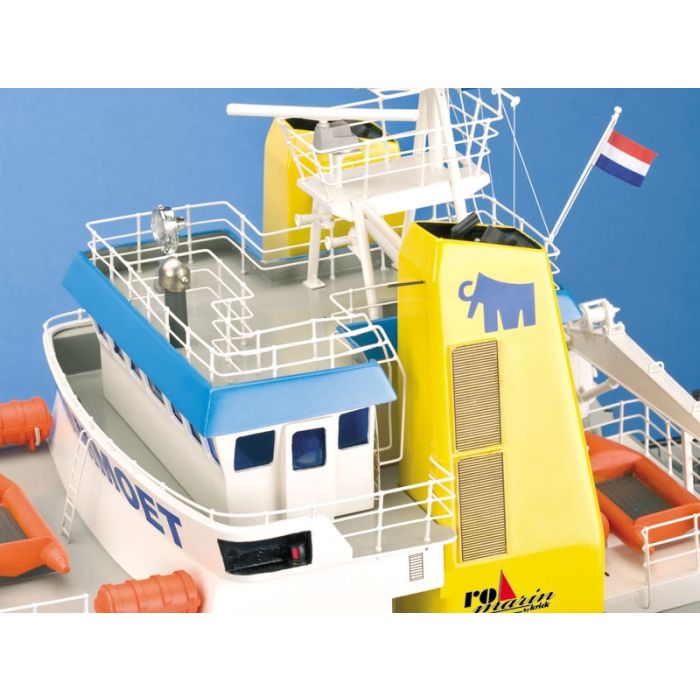Happy Hunter Salvage Tug Boat with Fittings 1:50 Krick Robbe RC Model Kit