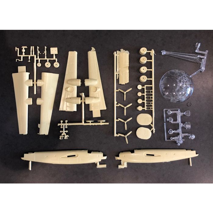 Atlantis Models 1:92 B-24 Liberator Buffalo Bill w/Stand Plastic Model Kit