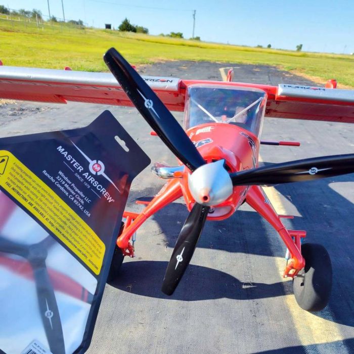 Master Airscrew 17x9 3-Blade Propeller