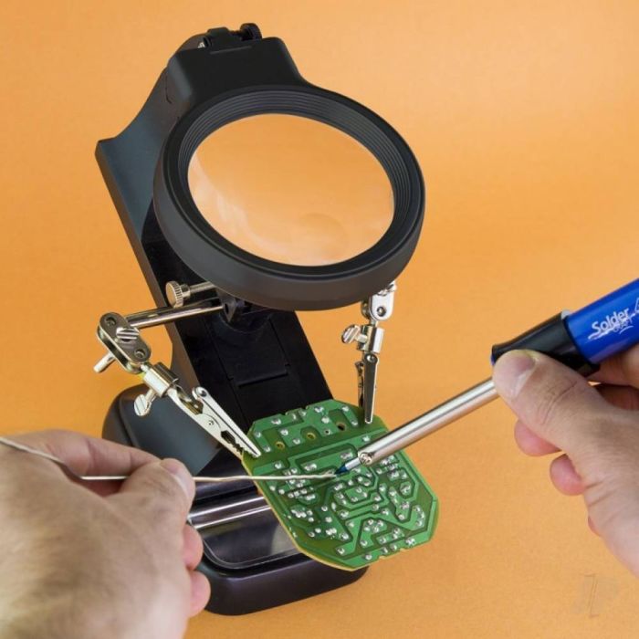 Modelcraft Helping Hands & LED Magnifier Workstation