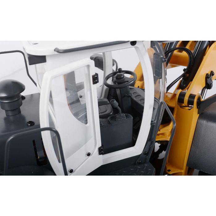 RC4WD 1/14 Earth Mover 870K Real Hydraulic Wheeled Loader ARTR (no Batt/Cgr)