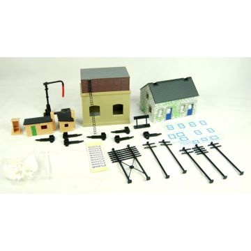 Hornby R8228 TrakMat Accessories Pack 2 Railway Cottage & Water Tower -00 Gauge